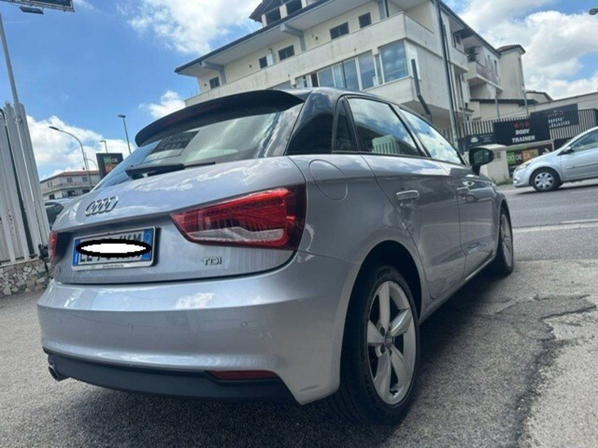 Audi A1 Sportback 1.6 TDI 116 CV S tronic Design (6)
