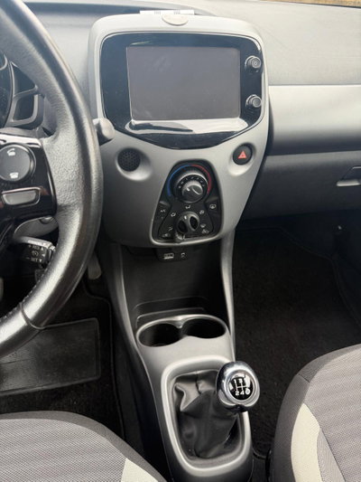 Toyota Aygo Connect 1.0 VVT-i 72 CV 5 porte x-cool (11)