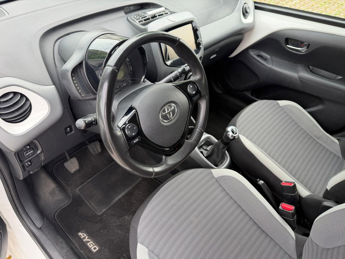 Toyota Aygo Connect 1.0 VVT-i 72 CV 5 porte x-cool (12)