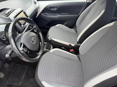 Toyota Aygo Connect 1.0 VVT-i 72 CV 5 porte x-cool (13)