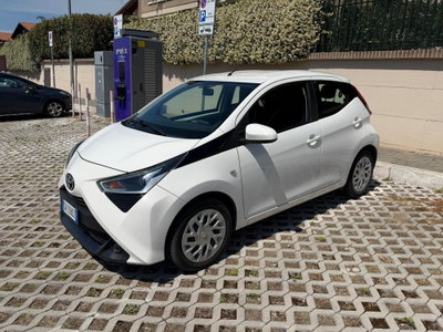 Toyota Aygo Connect 1.0 VVT-i 72 CV 5 porte x-cool (4)
