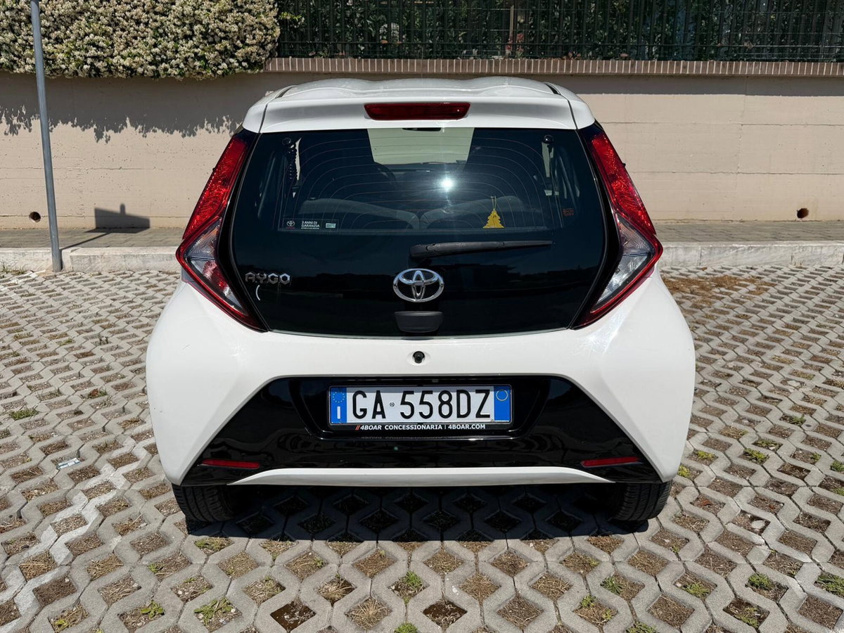 Toyota Aygo Connect 1.0 VVT-i 72 CV 5 porte x-cool (6)