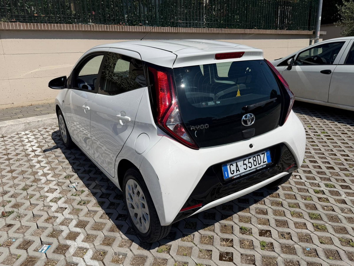 Toyota Aygo Connect 1.0 VVT-i 72 CV 5 porte x-cool (7)