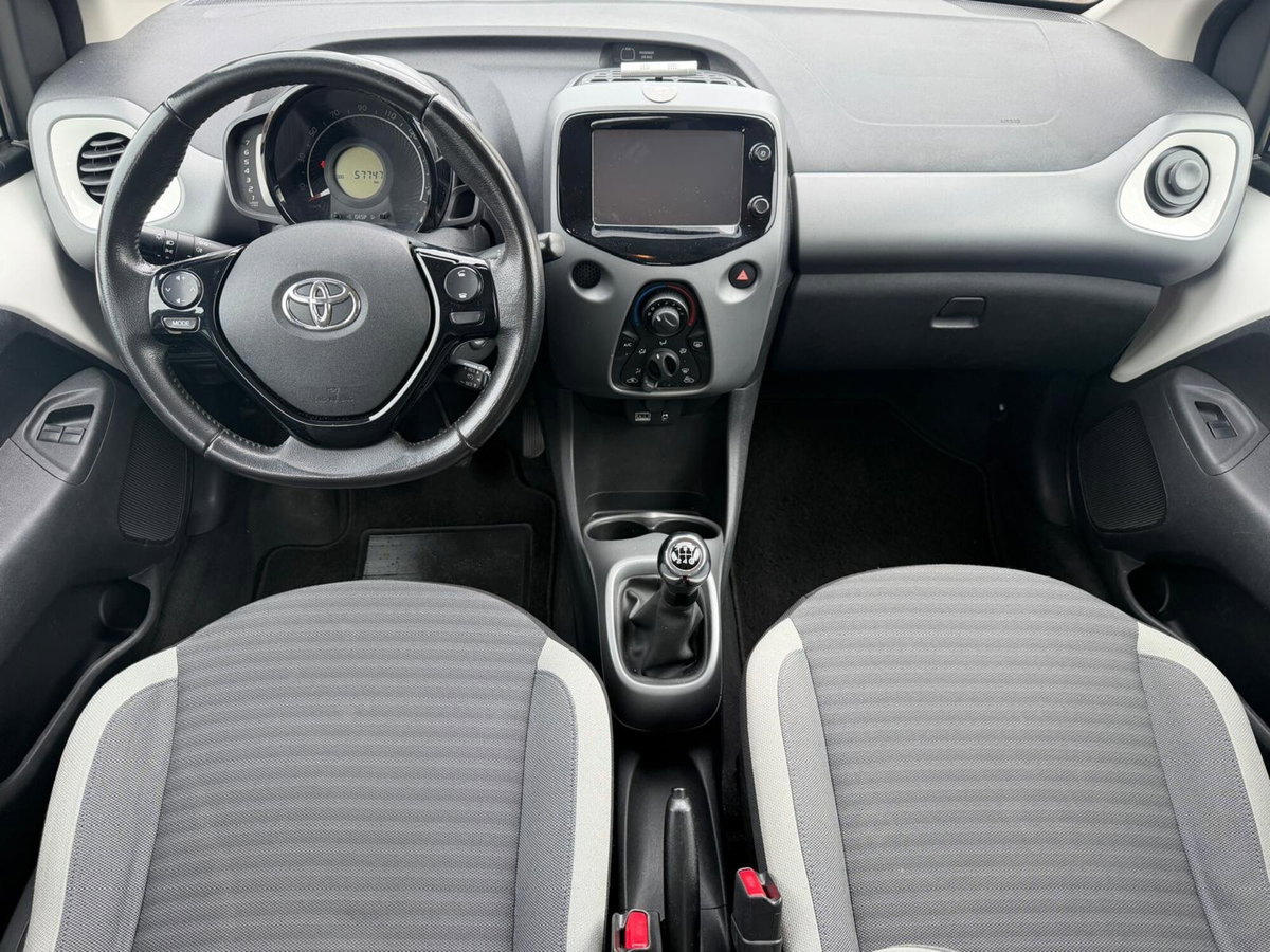 Toyota Aygo Connect 1.0 VVT-i 72 CV 5 porte x-cool (8)