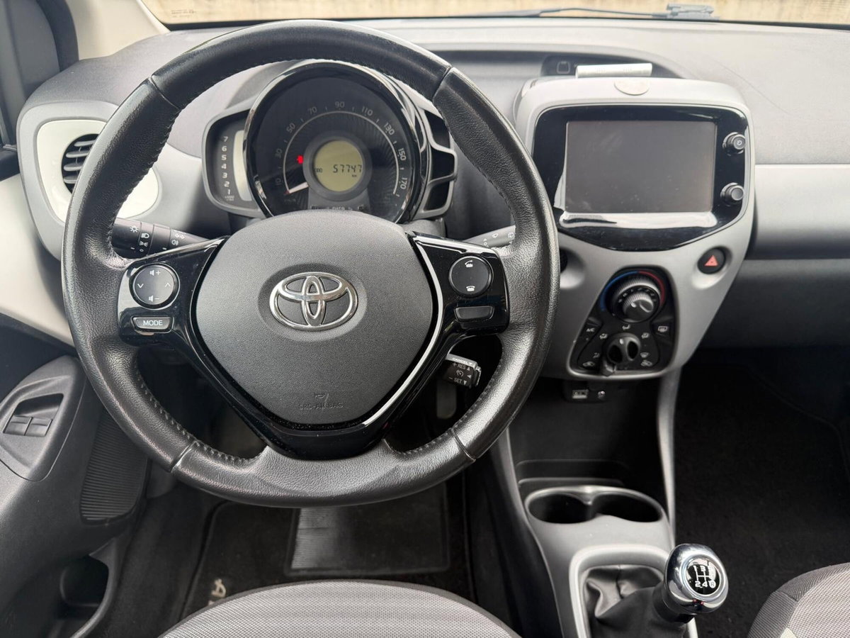 Toyota Aygo Connect 1.0 VVT-i 72 CV 5 porte x-cool (9)