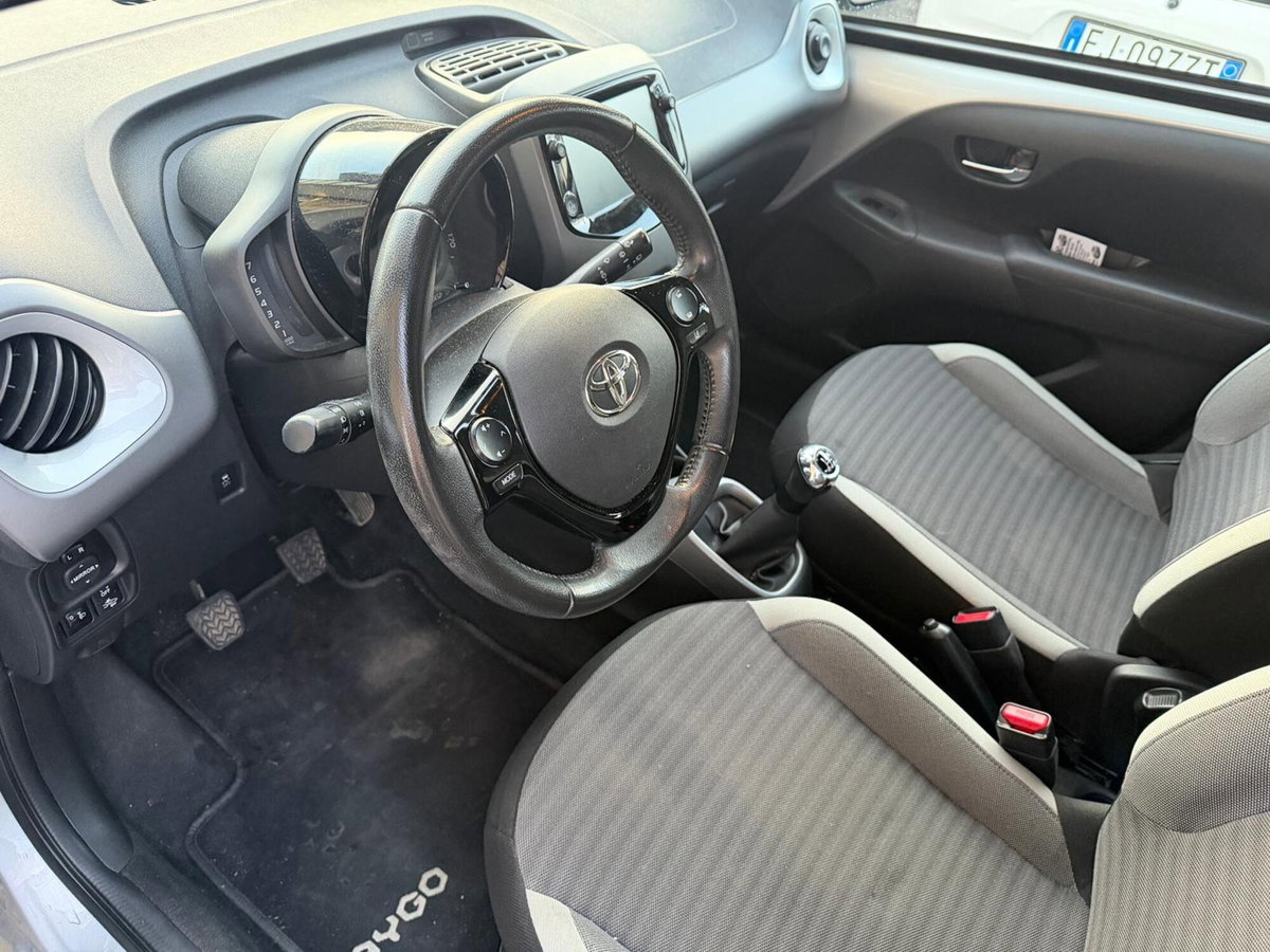 Toyota Aygo Connect 1.0 VVT-i 72 CV 5 porte x-play (10)