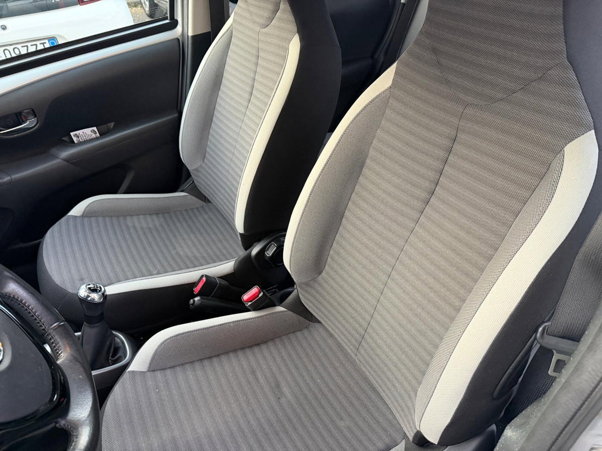 Toyota Aygo Connect 1.0 VVT-i 72 CV 5 porte x-play (12)