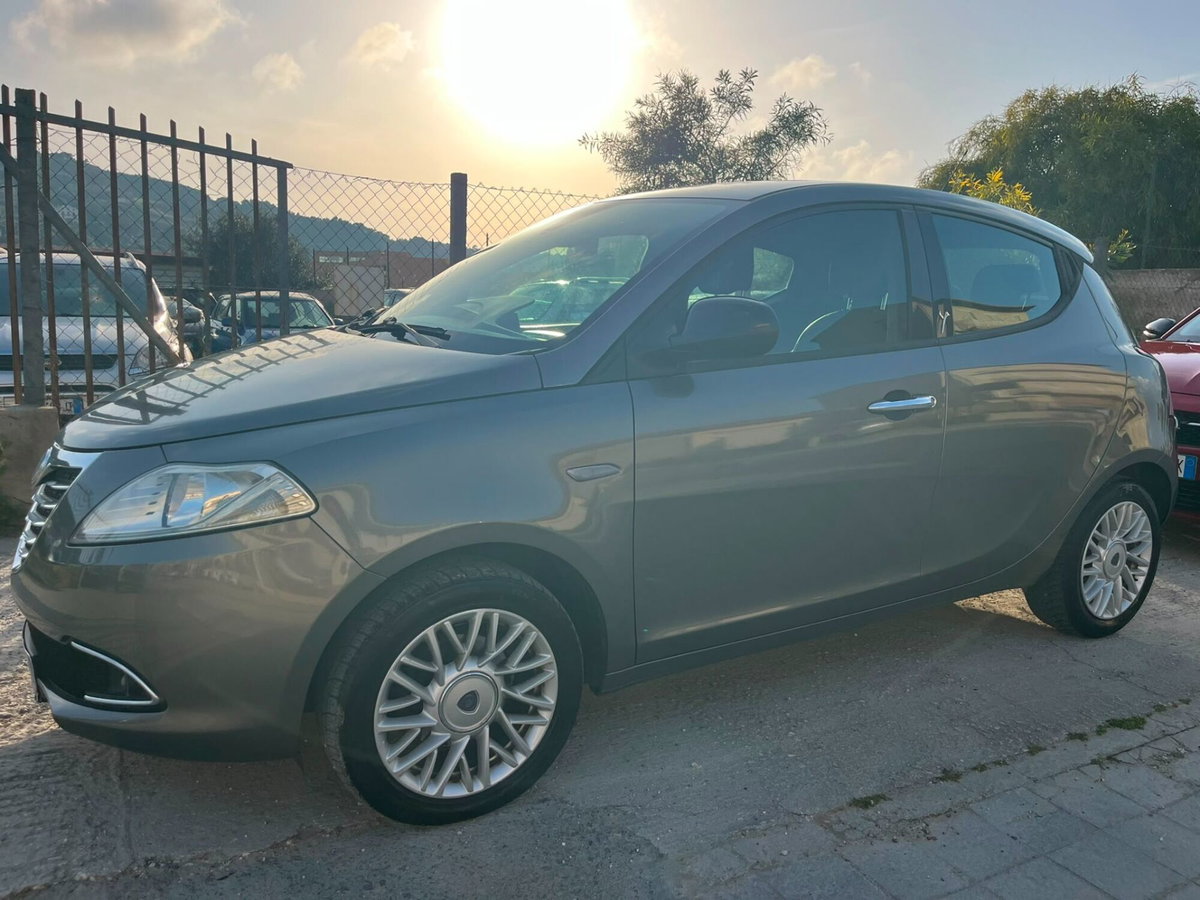 Lancia Ypsilon 1.3 MJT 16V 95 CV 5 porte S&S Platinum (2)