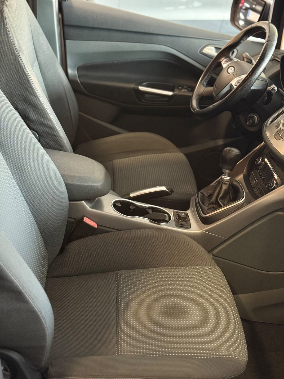 Ford C-Max 1.6 TDCi 95CV Titanium (10)