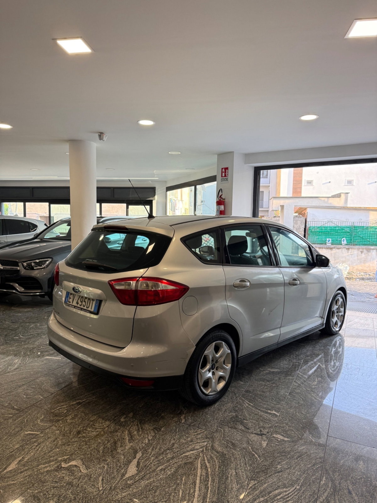 Ford C-Max 1.6 TDCi 95CV Titanium (4)