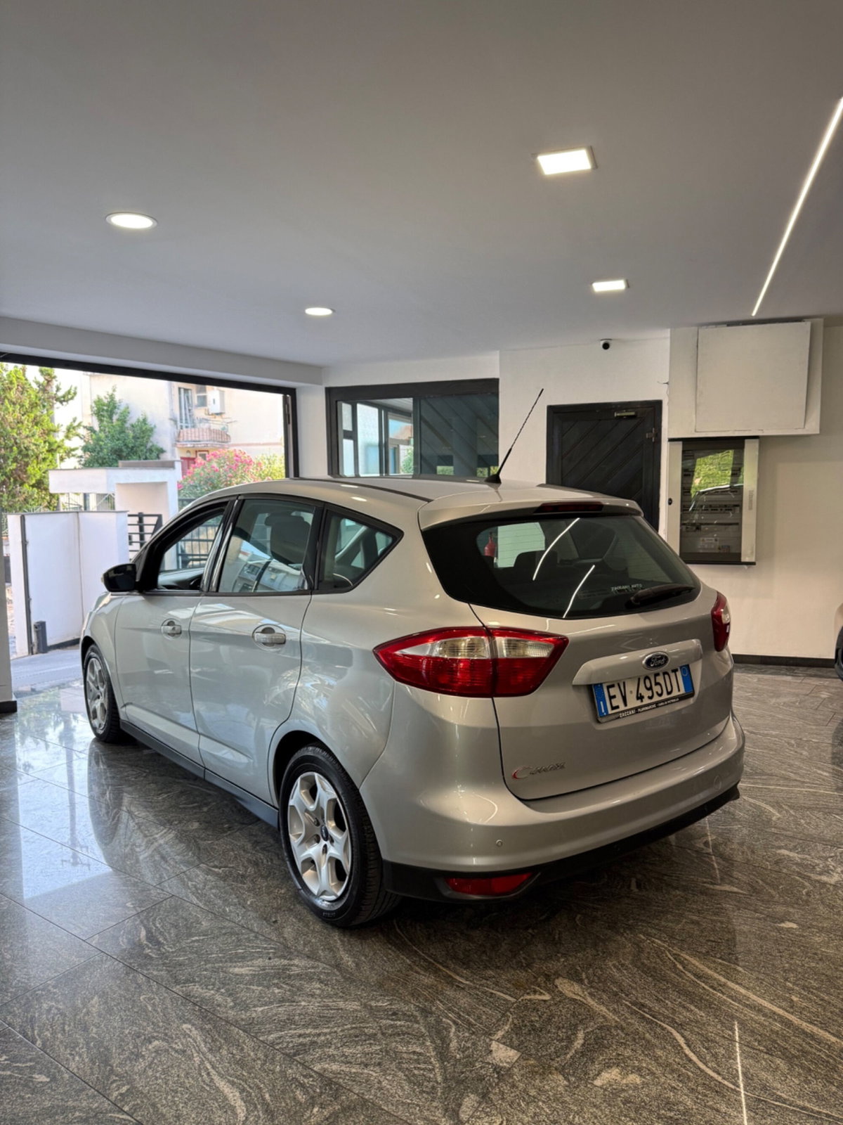 Ford C-Max 1.6 TDCi 95CV Titanium (6)