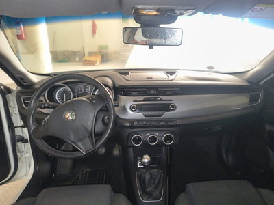 Alfa Romeo Giulietta 1.6 JTDm-2 Distinctive (11)