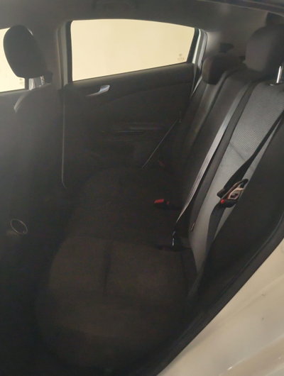 Alfa Romeo Giulietta 1.6 JTDm-2 Distinctive (12)