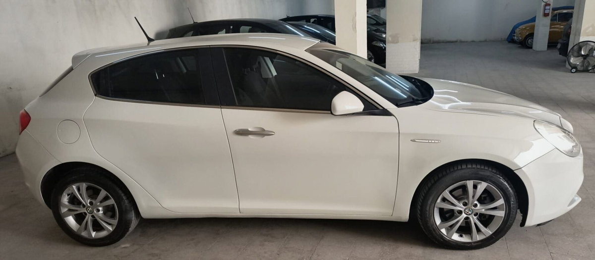 Alfa Romeo Giulietta 1.6 JTDm-2 Distinctive (3)