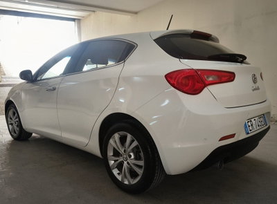 Alfa Romeo Giulietta 1.6 JTDm-2 Distinctive (4)