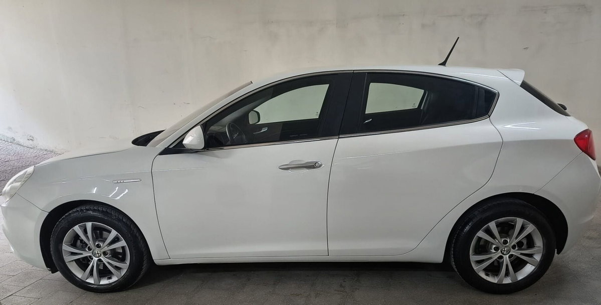 Alfa Romeo Giulietta 1.6 JTDm-2 Distinctive (5)