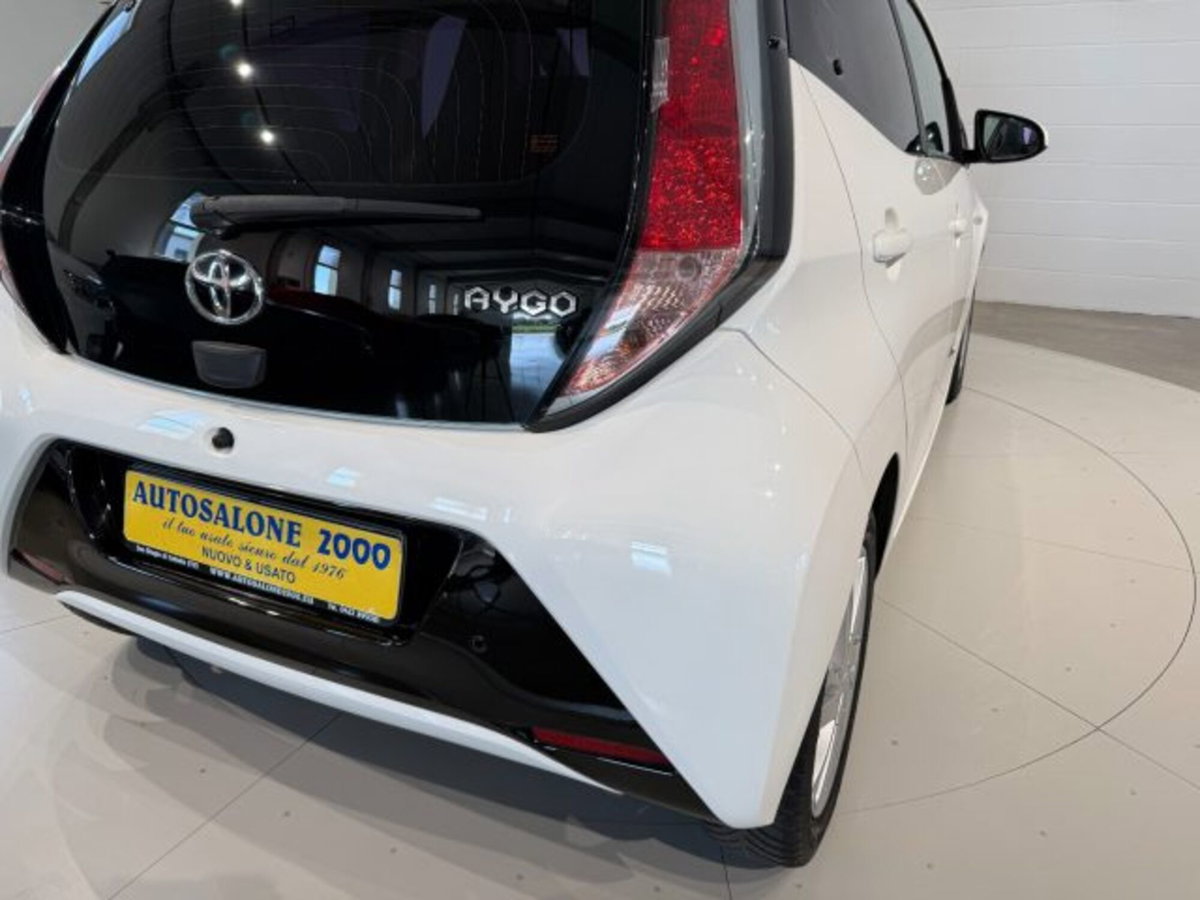 Toyota Aygo 1.0 VVT-i 69 CV 5 porte x-wave TSS MMT (14)