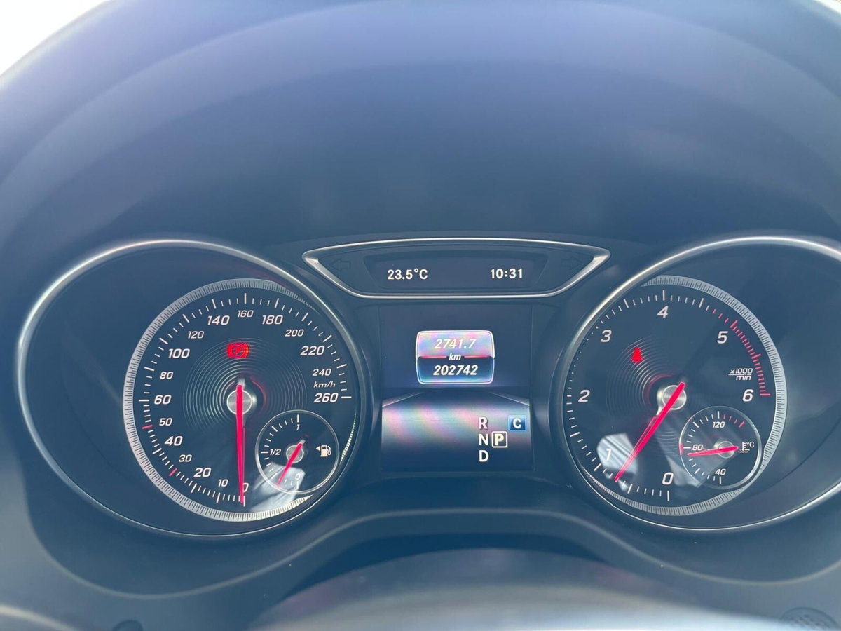Mercedes-Benz GLA SUV 200 d Automatic Premium (11)