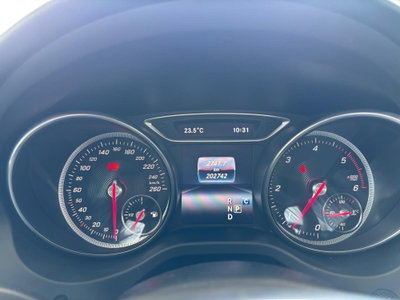 Mercedes-Benz GLA SUV 200 d Automatic Premium (11)