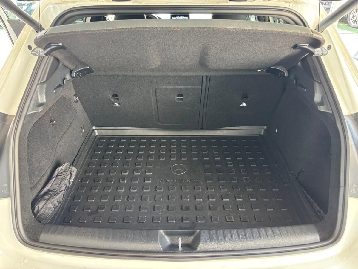 Mercedes-Benz GLA SUV 200 d Automatic Premium (17)