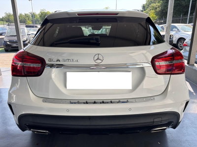 Mercedes-Benz GLA SUV 200 d Automatic Premium (6)