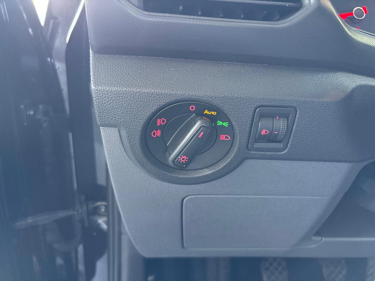 Volkswagen T-Cross 1.0 TSI Style BMT (17)