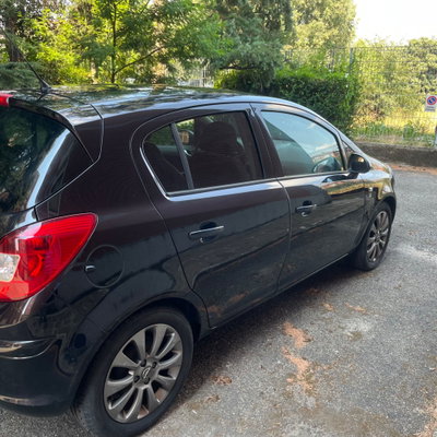 Opel Corsa 1.2 5 porte Cosmo (4)