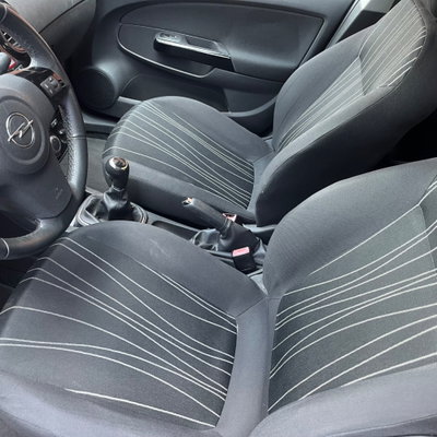 Opel Corsa 1.2 5 porte Cosmo (9)
