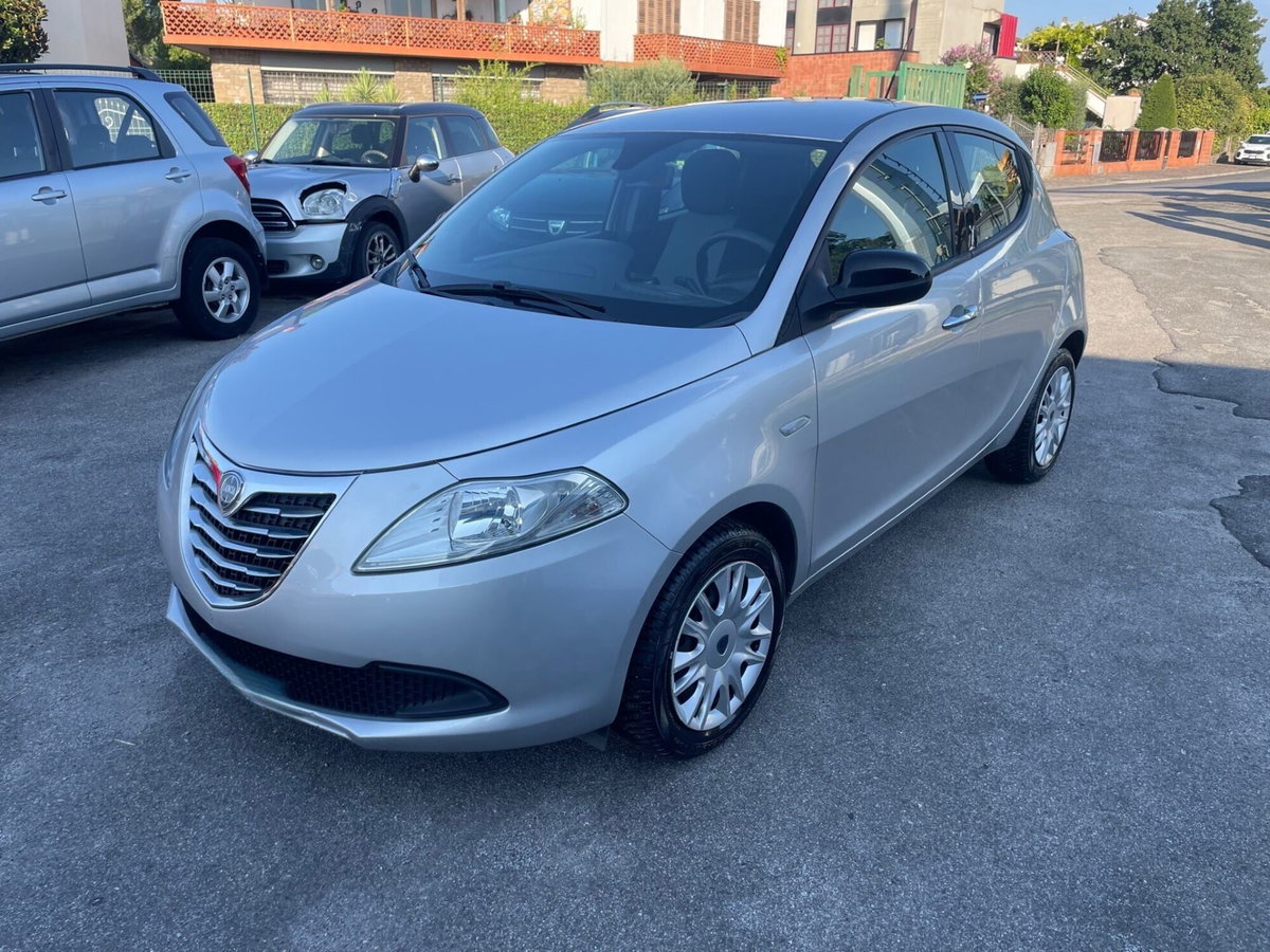 Lancia Ypsilon 1.2 69 CV 5 porte Silver