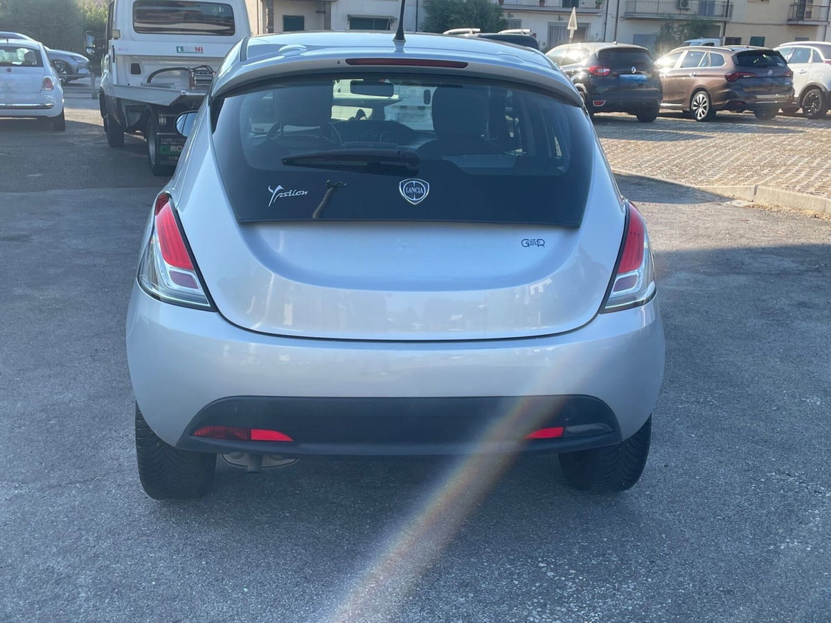 Lancia Ypsilon 1.2 69 CV 5 porte Silver (4)