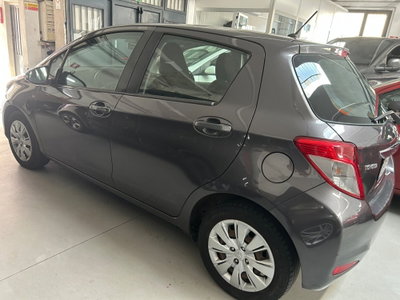 Toyota Yaris 1.0 5 porte Lounge (4)