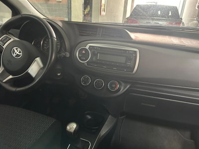 Toyota Yaris 1.0 5 porte Lounge (6)