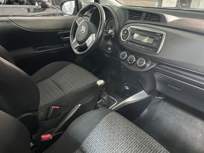 Toyota Yaris 1.0 5 porte Lounge (7)