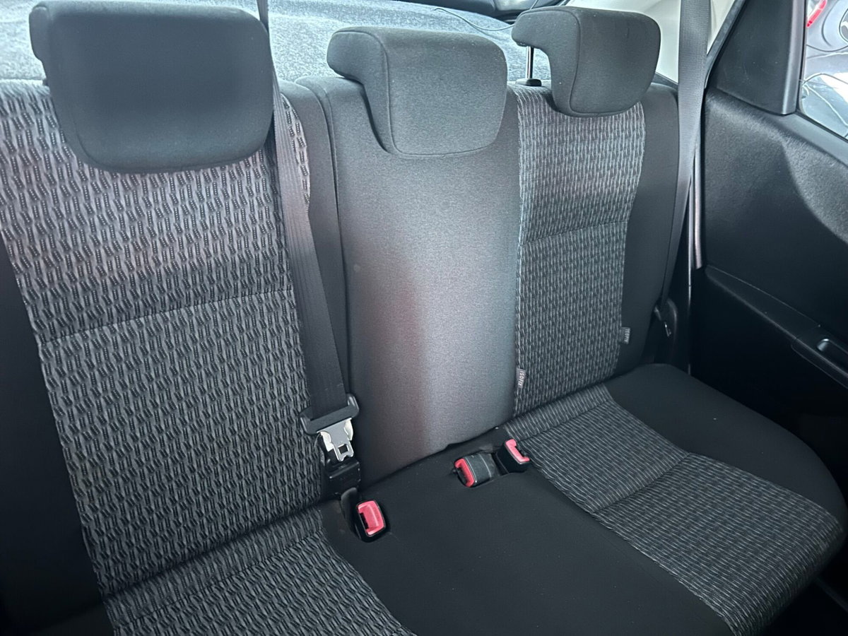 Toyota Yaris 1.0 5 porte Lounge (8)