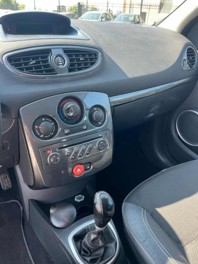 Renault Clio 1.2 16V 5 porte (11)