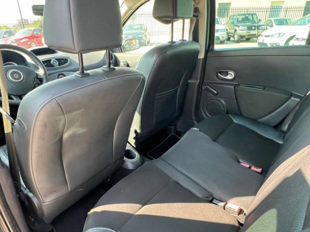 Renault Clio 1.2 16V 5 porte (14)
