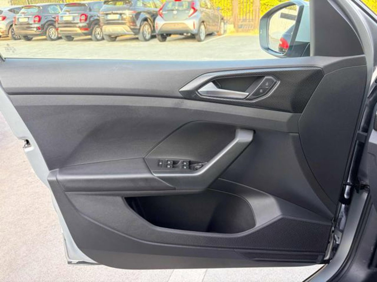 Volkswagen T-Cross 1.0 TSI Urban BMT (13)