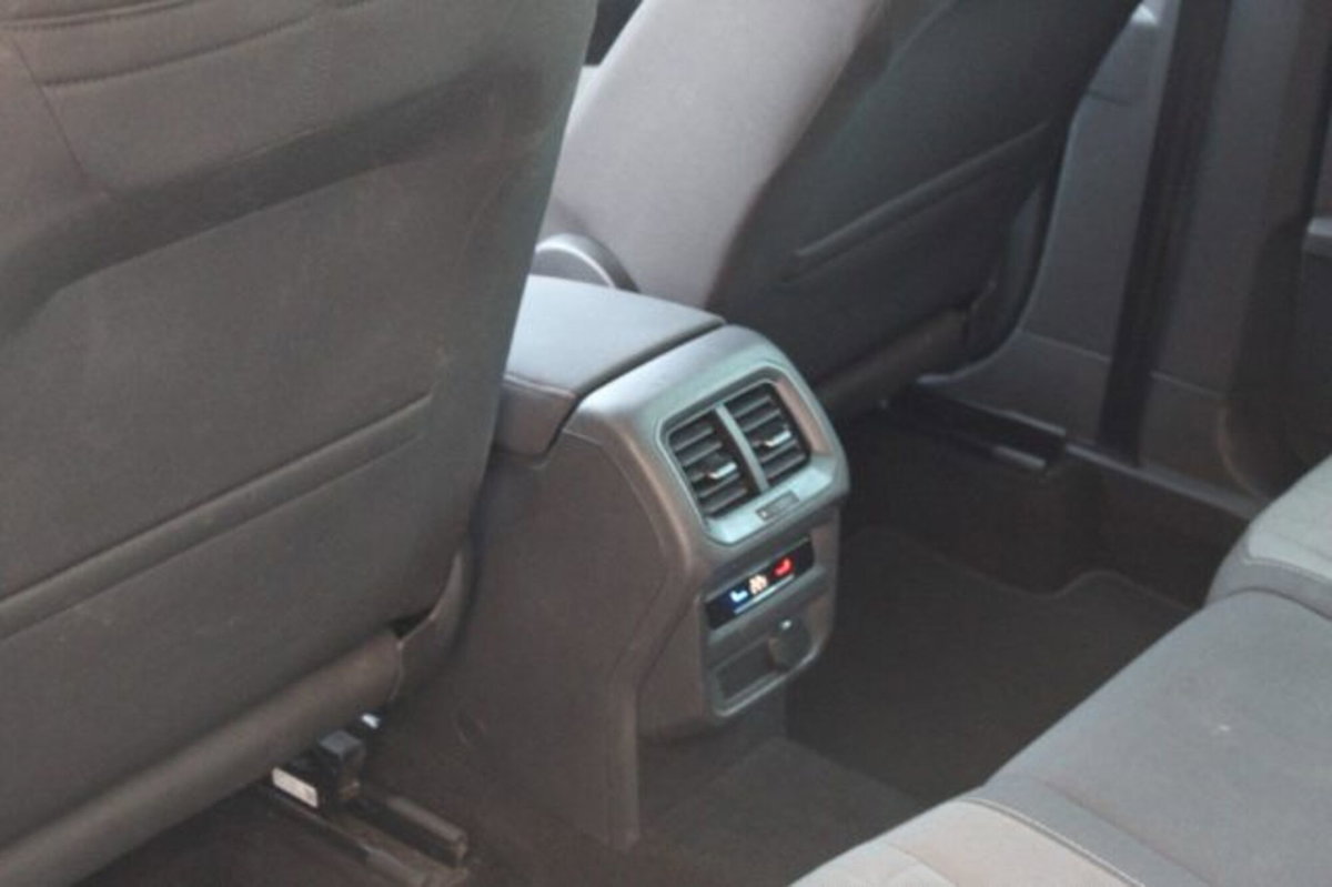 Volkswagen Tiguan 2.0 TDI 150 CV SCR DSG 4MOTION Life (8)