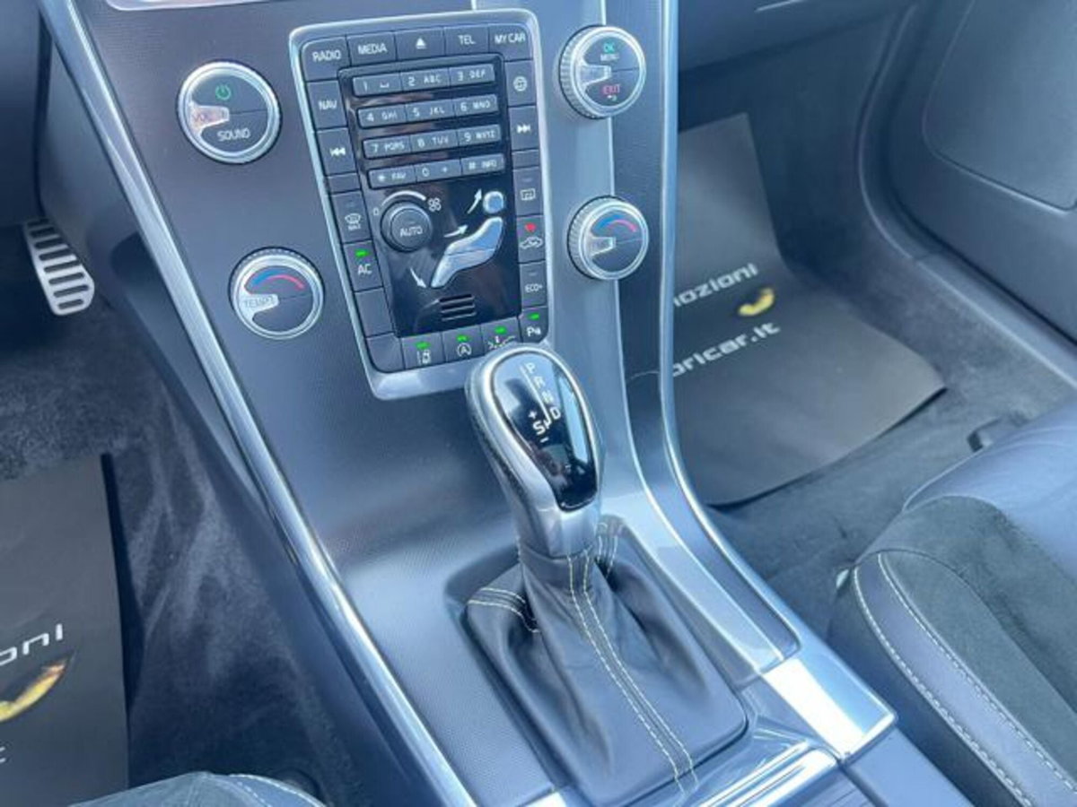 Volvo XC60 D4 Geartronic R-design (14)