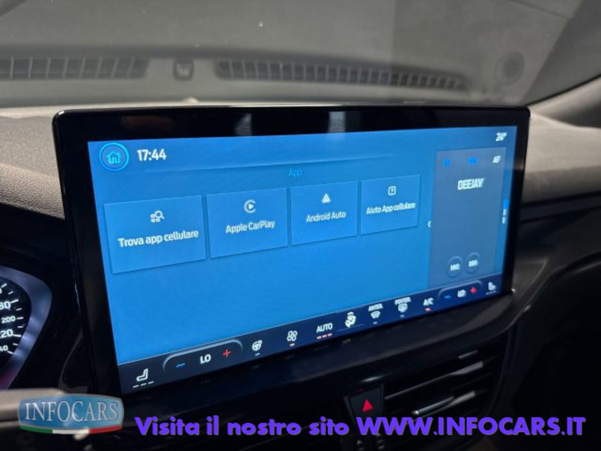 Ford Focus Station Wagon 1.0 EcoBoost Hybrid 155 CV SW ST-Line (16)