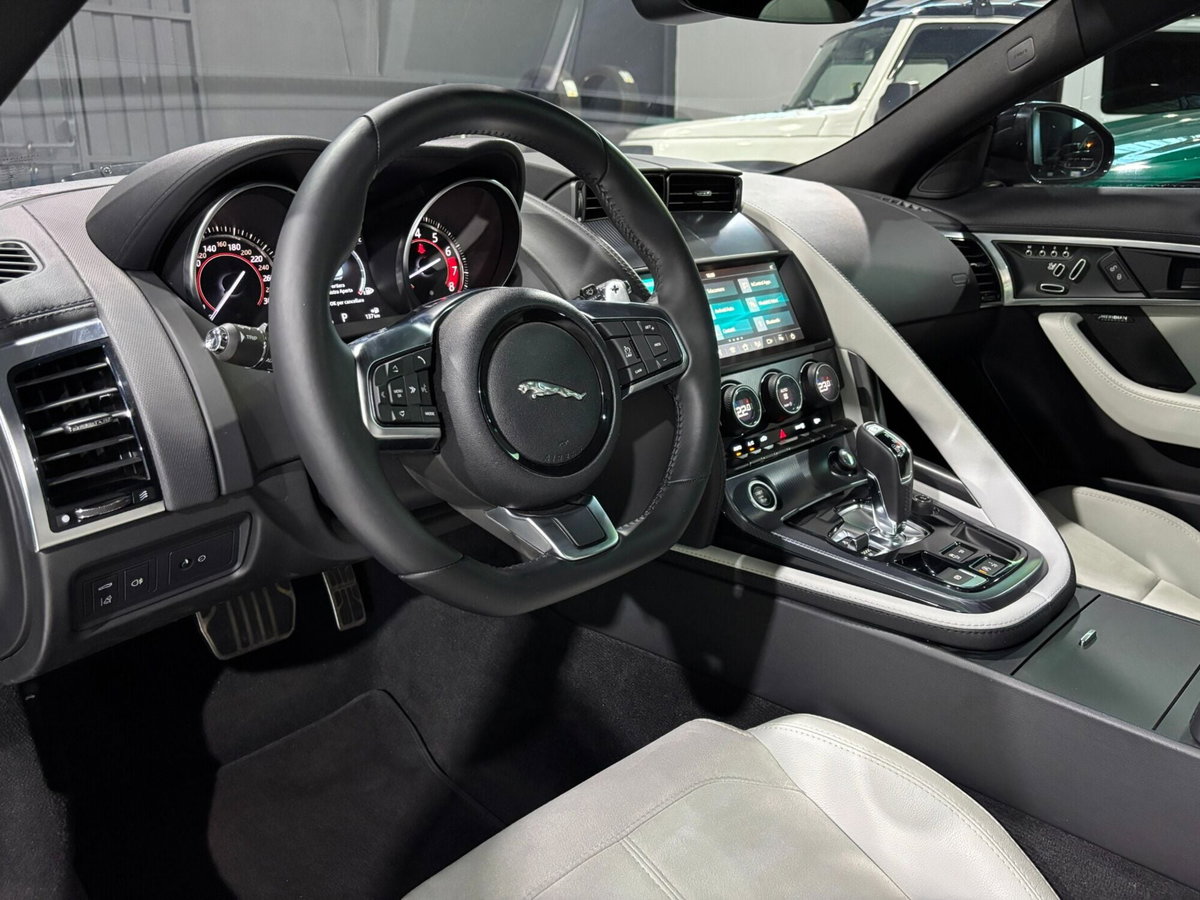 Jaguar F-Type Coupé 2.0 aut. Coupé R-Dynamic Black (6)