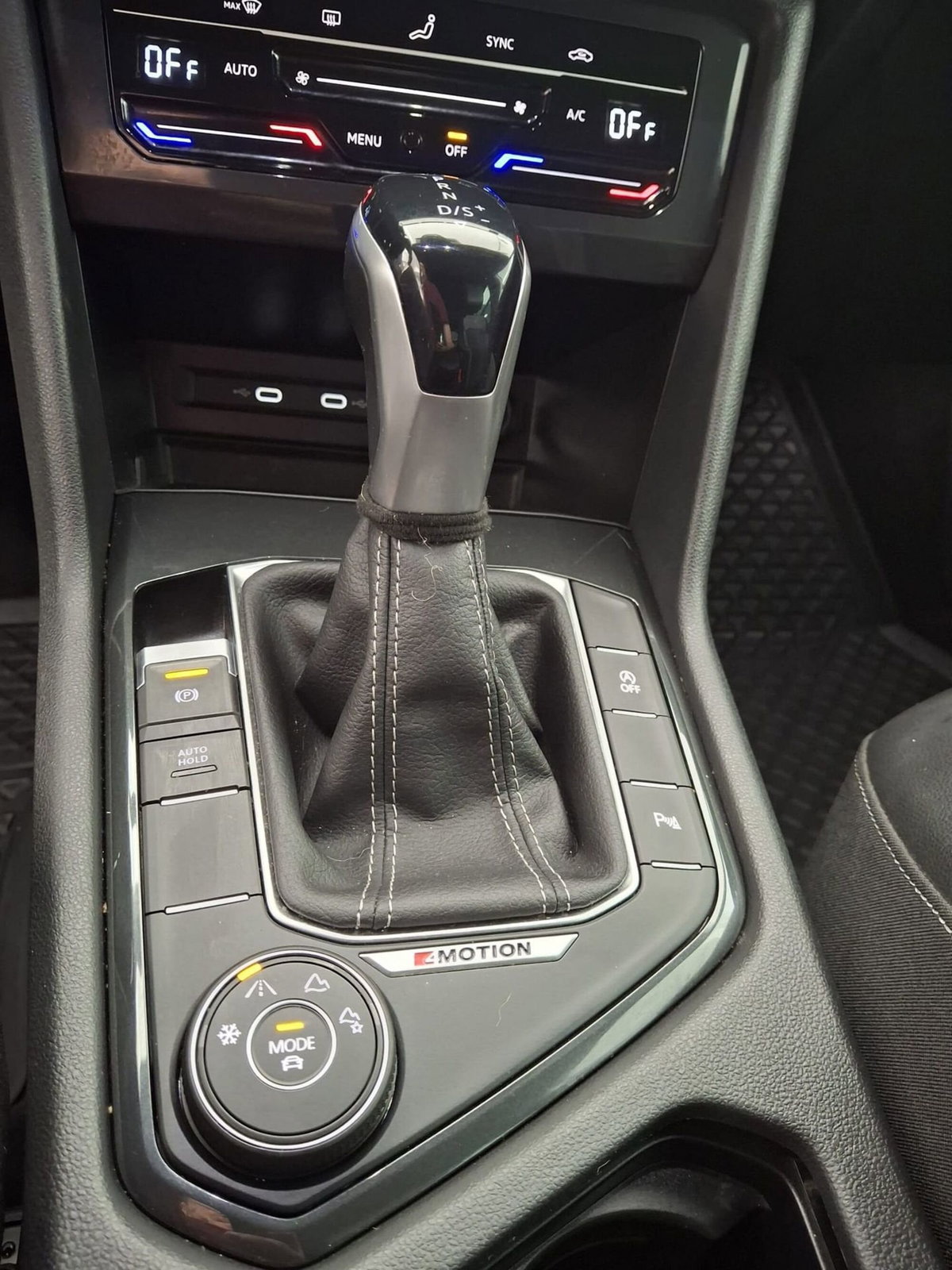 Volkswagen Tiguan Allspace 2.0 TDI SCR DSG 4MOTION R-Line (19)
