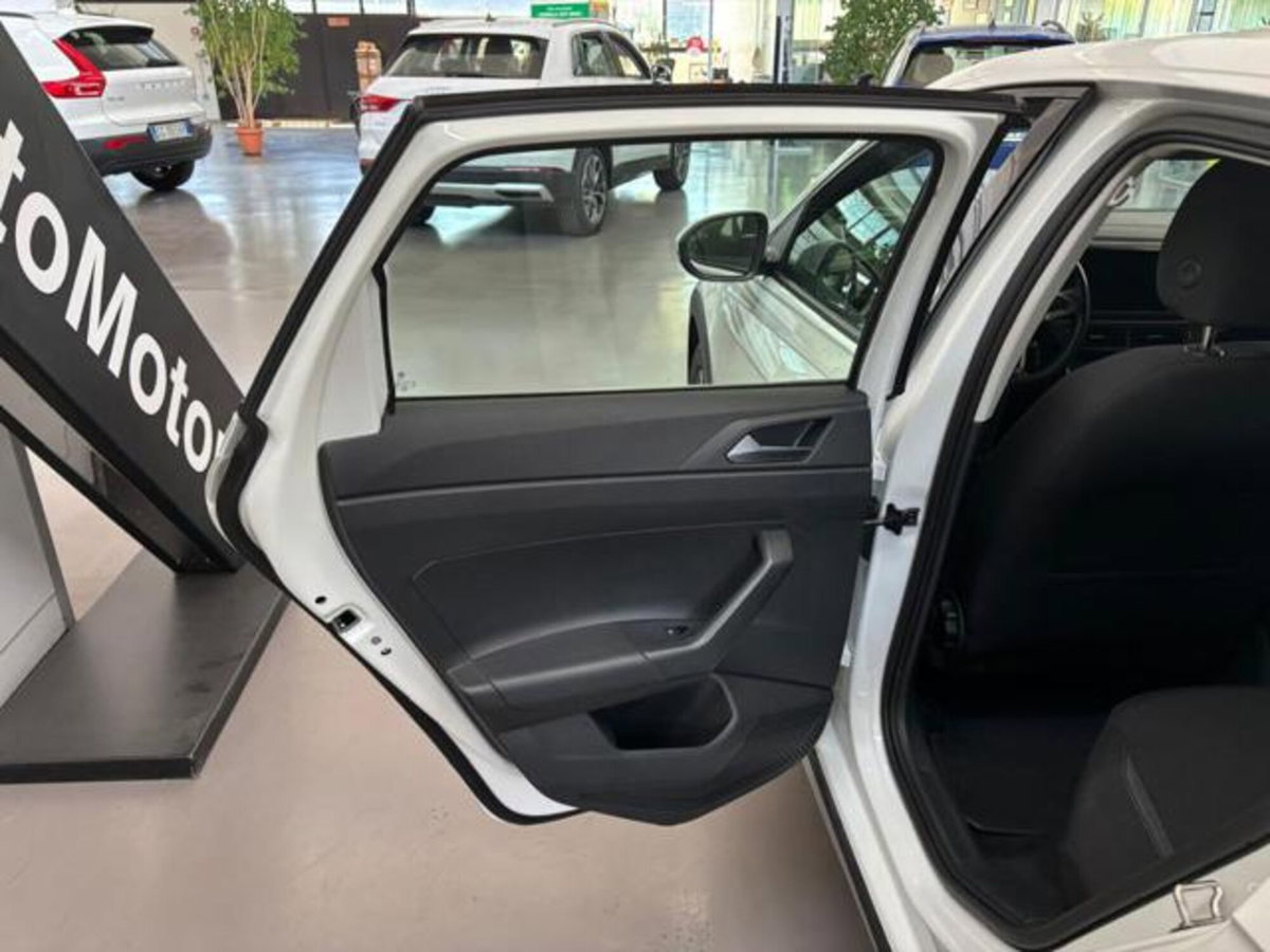 Volkswagen Taigo 1.0 tsi Life 95cv (8)