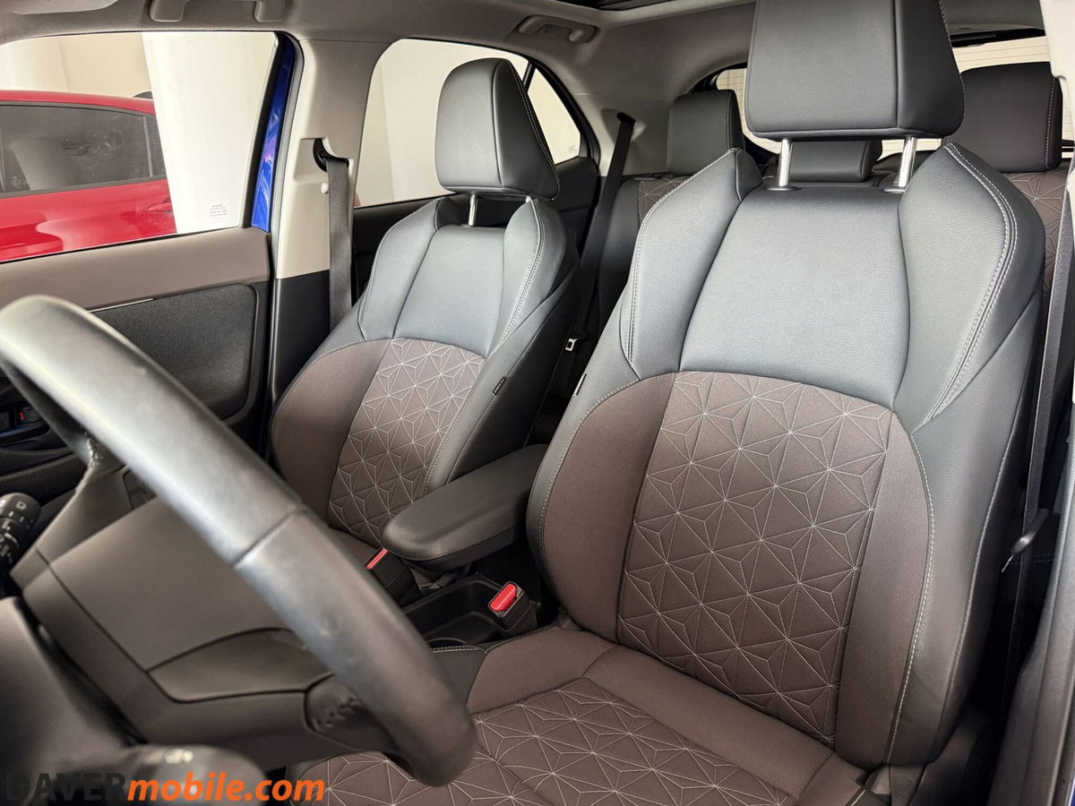 Toyota Yaris Cross 1.5 Hybrid 5p. E-CVT AWD-i Lounge (8)