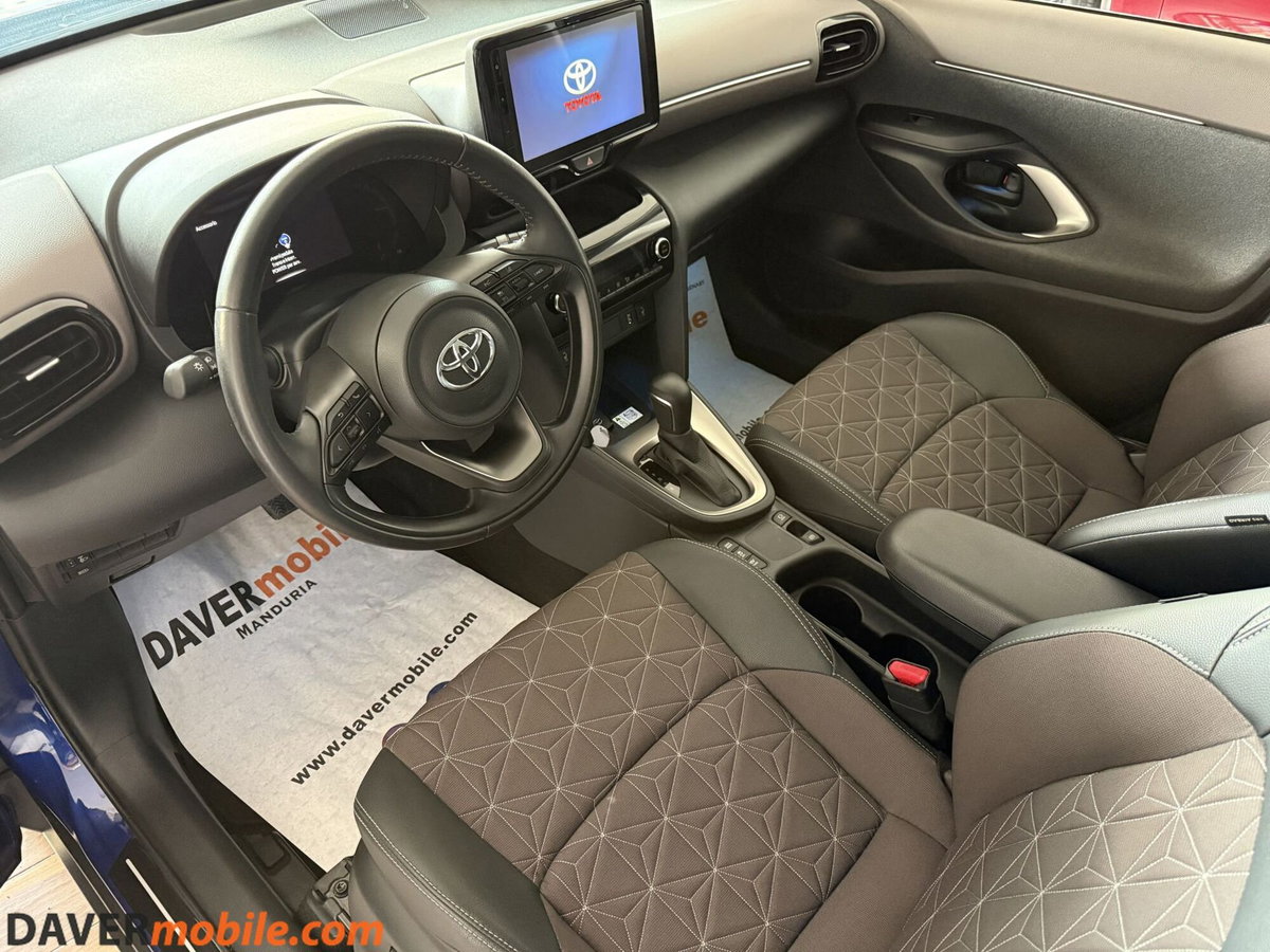 Toyota Yaris Cross 1.5 Hybrid 5p. E-CVT AWD-i Lounge (7)