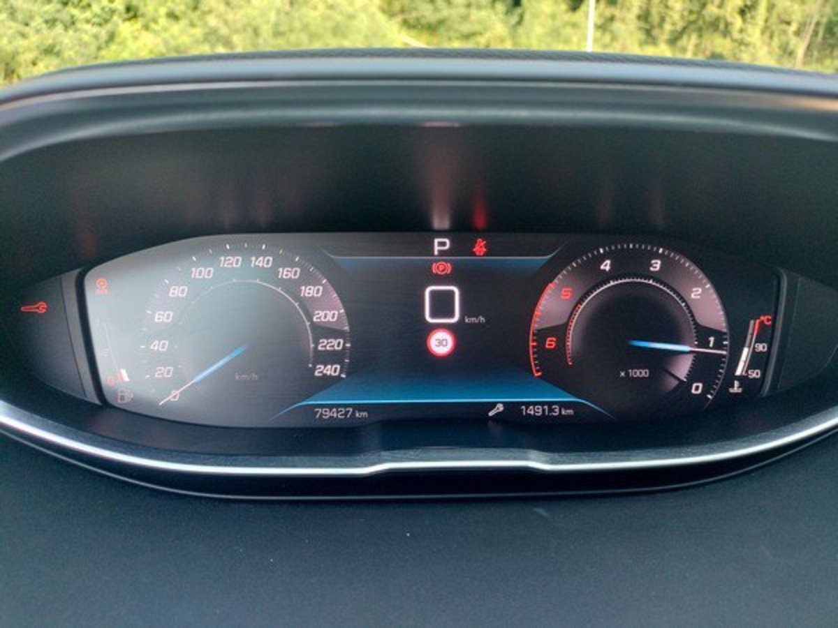 Peugeot 3008 BlueHDi 130 S&S EAT8 GT Pack (11)