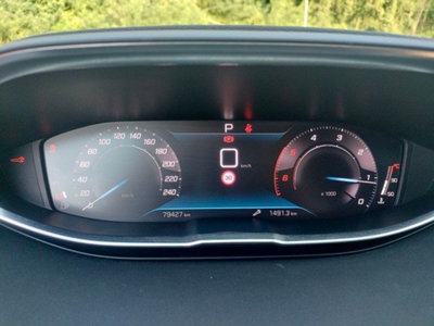 Peugeot 3008 BlueHDi 130 S&S EAT8 GT Pack (11)