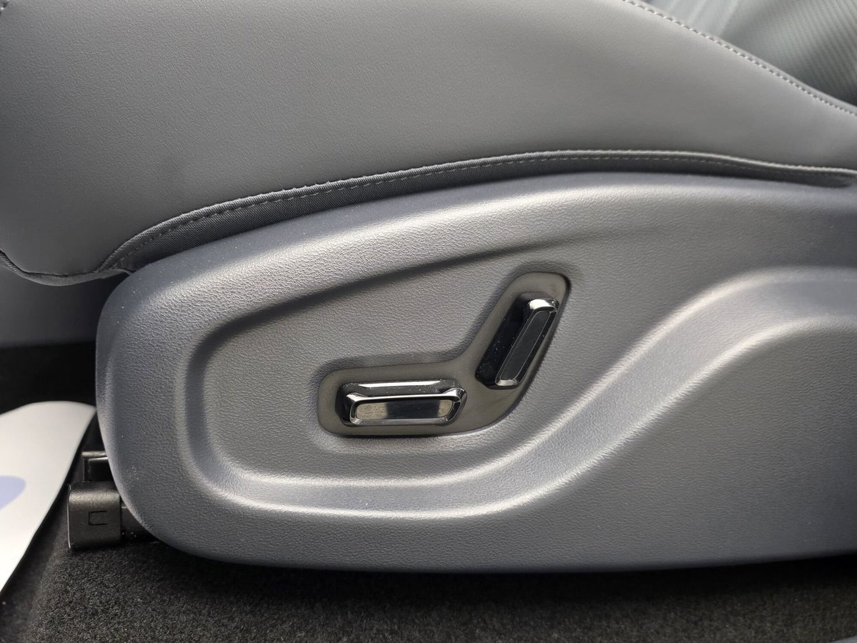 Geely Starray Starray EM-i 1.5 phev Launch Edition auto (13)