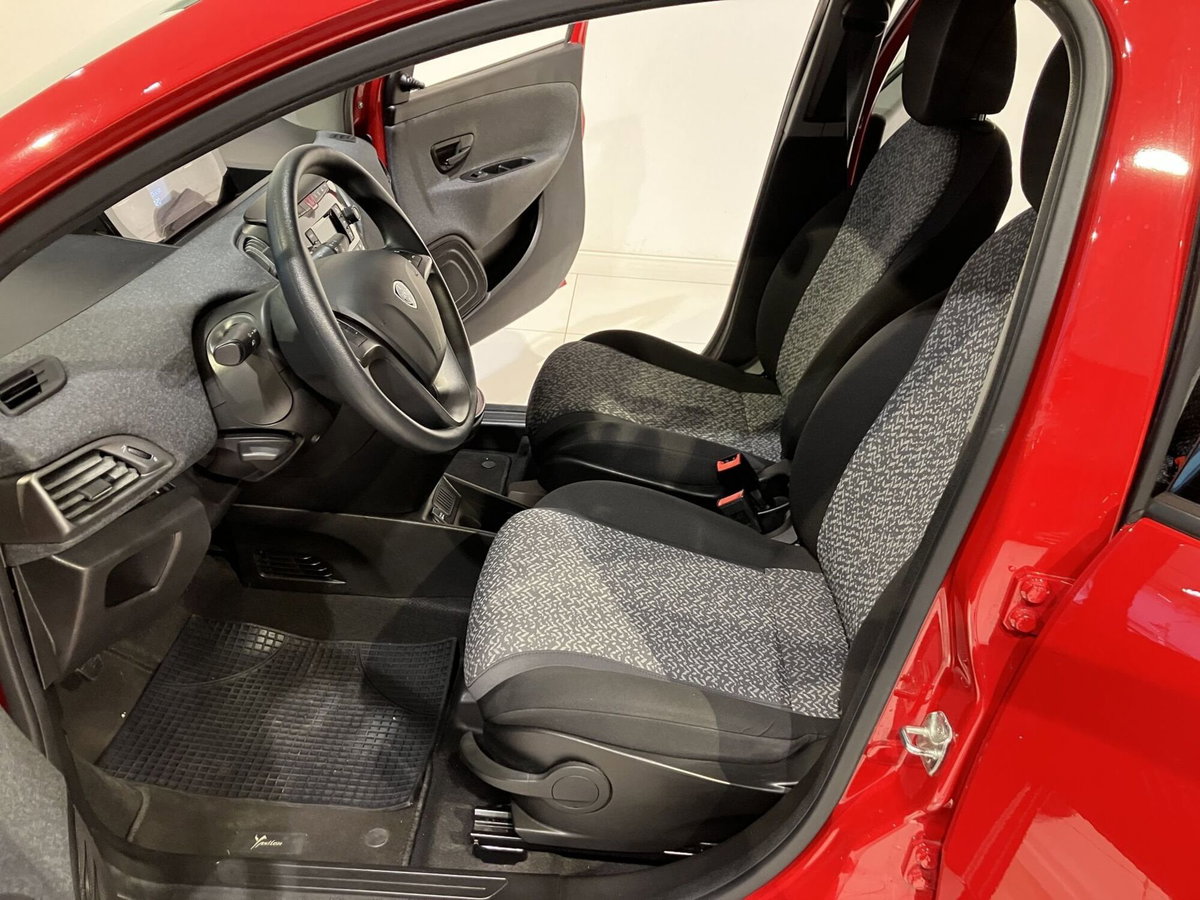 Lancia Ypsilon 1.2 69 CV 5 porte Elefantino (10)