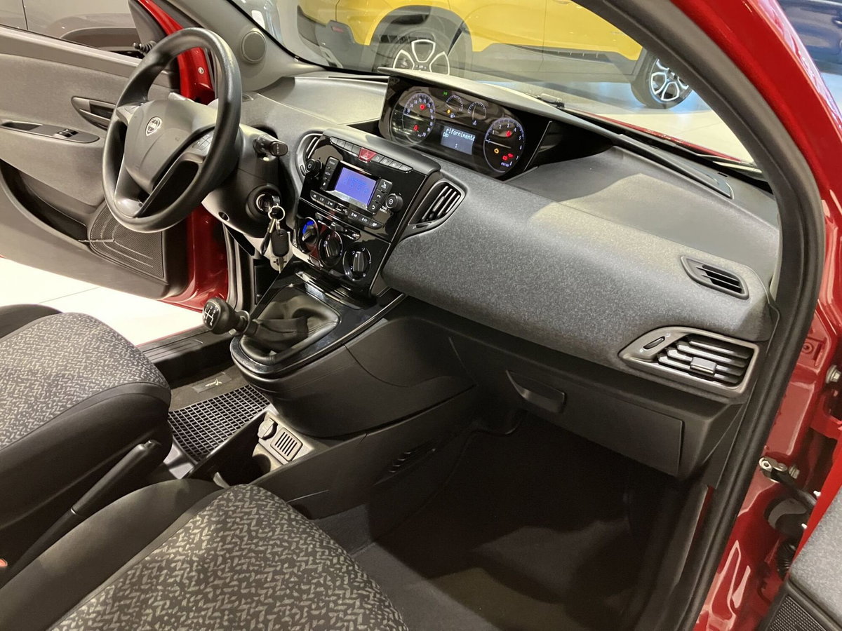 Lancia Ypsilon 1.2 69 CV 5 porte Elefantino (8)